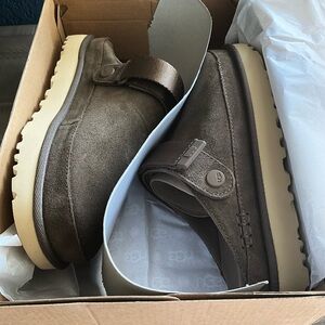 UGG Women's GOLDENSTAR Clog, Hickory, 8.5